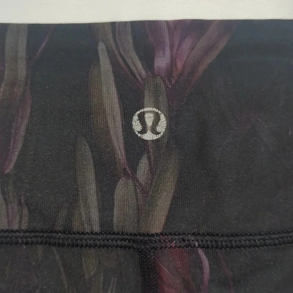 Lululemon Wunder Under Crop, Color Midnight Iris Multi / Black Size 4 - Picture 9 of 16